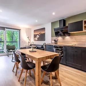 https://charmant-type-3-a-2-pas-du-lac.hotels-rhonealpes.com
